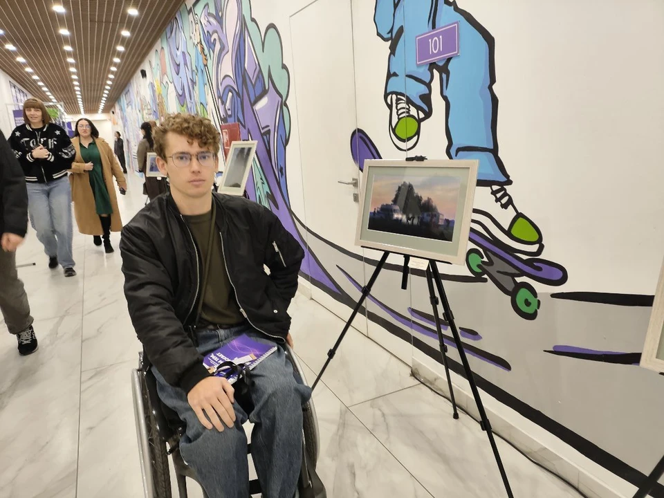 Художник Данил Багринцев рисует героев 2014 года, родной Донбасс и СВО