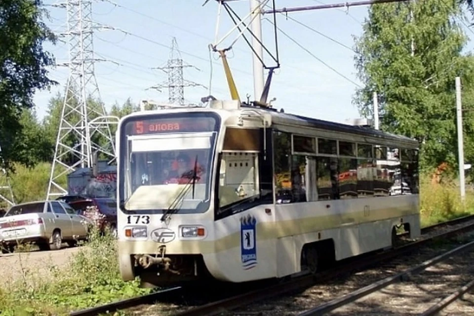 Трамваи возобновили работу.