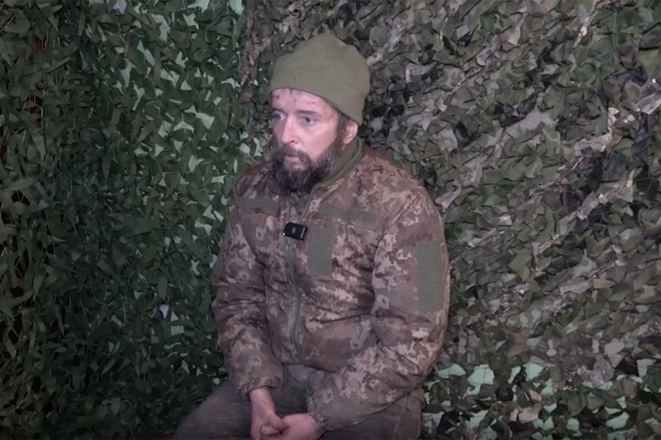 В кадре пленный военнослужащий 155-й бригады ВСУ Петр Гай, взятый в плен штурмовиками группировки войск «Центр» в Красноармейске.