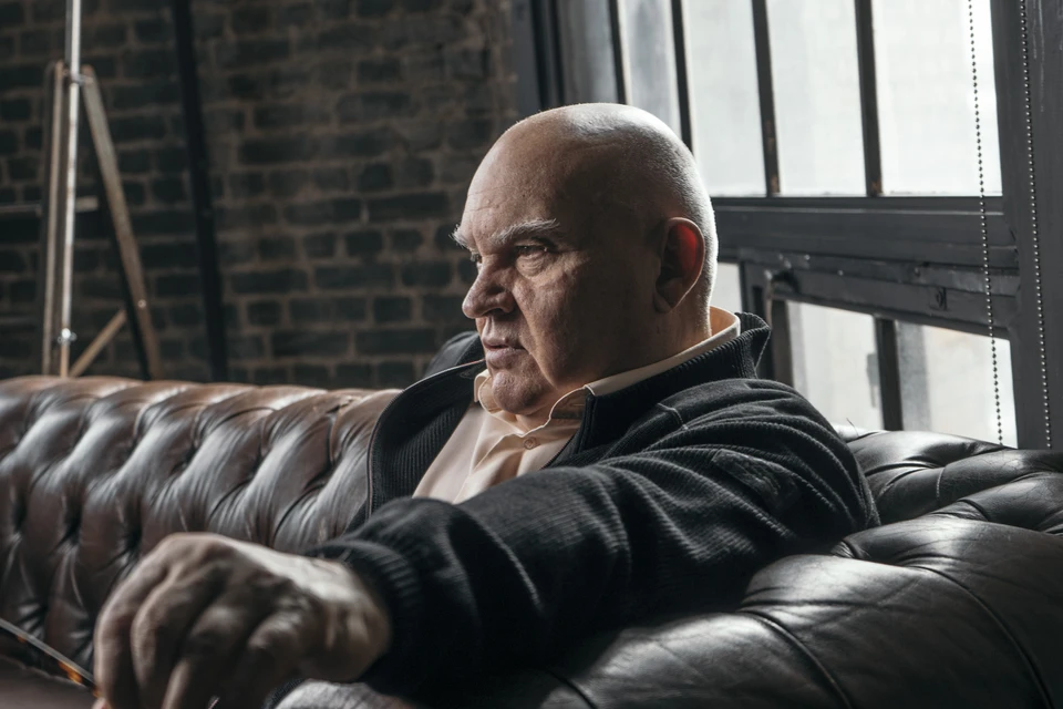 Книжная полка: «Чуть не прохлопала свою станцию – так увлеклась».