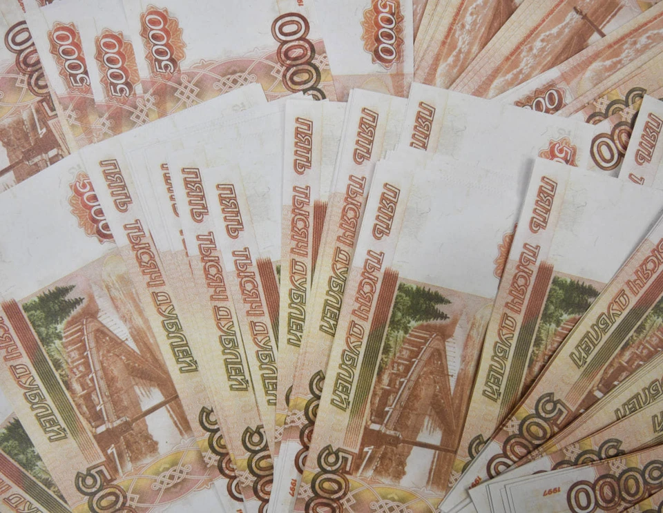 Потерпевший получил звонок от неизвестного, который сообщил о регистрации посылки на его имя и попросил продиктовать код из смс-сообщения