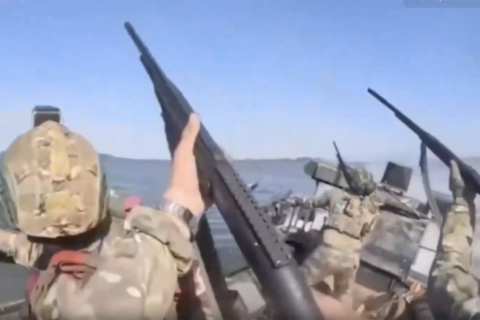 Пять разведчиков после выполнения задания отбились от роя ударных дронов над Днепром