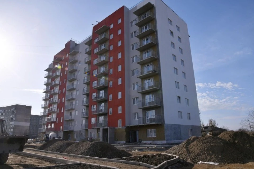 В Свердловске завершается строительство нового многоквартирного дома. Фото: Правительство ЛНР