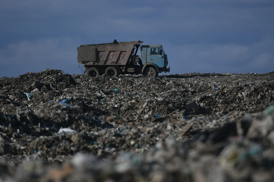 Открытого пламени на территории мусорного полигона нет.