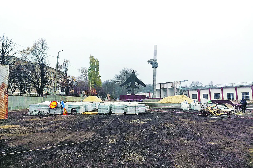 В Ровеньках ремонтируют площадь Республики Коми.