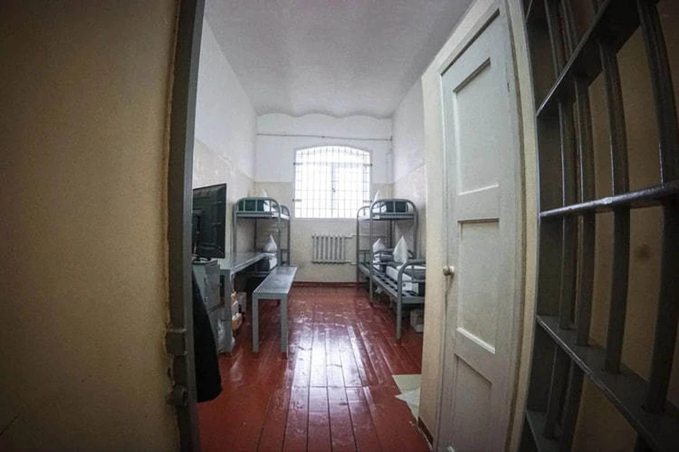 За время содержания в ИК‑6 осужденный неоднократно нарушал установленный режим