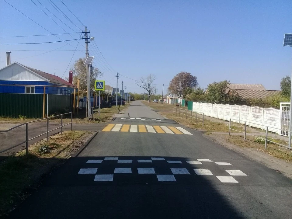 Автоинспекторы настоятельно советуют водителям снижать скорость перед пешеходными переходами и в жилых зонах.