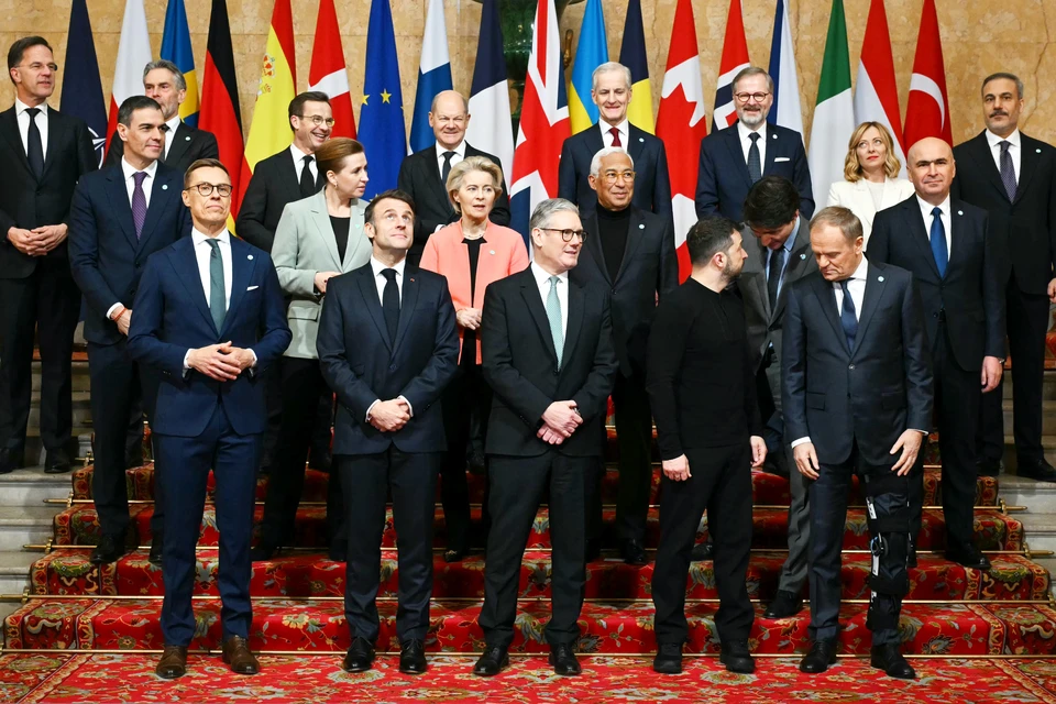 Впереди Европу ждет сезон громких отставок. Правители, спонсирующие войну, должны будут покинуть свои посты, они теперь стали крайне непопулярны в своих странах.