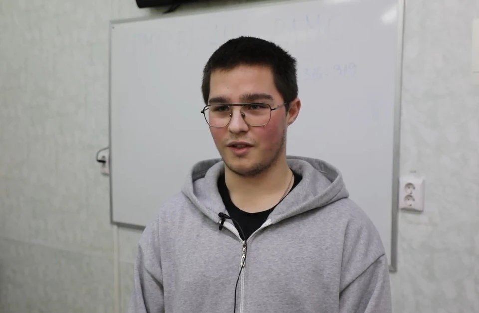 16-летний Алексей Бегун спас бабушку из горящей квартиры.