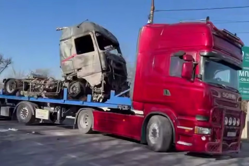 Сгоревшую при атаке БПЛА фуру убрали Фото: кадр из видео