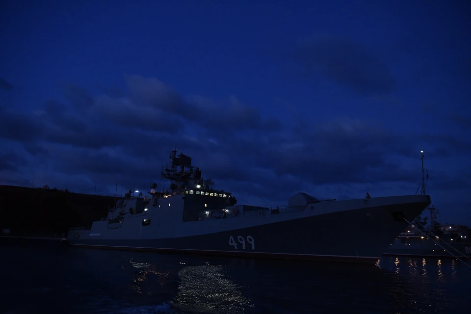 Черноморский флот проводит тренировку.