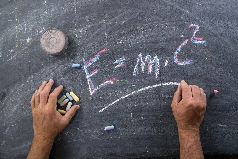 Пожалуй, самая знаменитая формула всех времен и народов. Фото: Fotografiche/Shutterstock/Fotodom