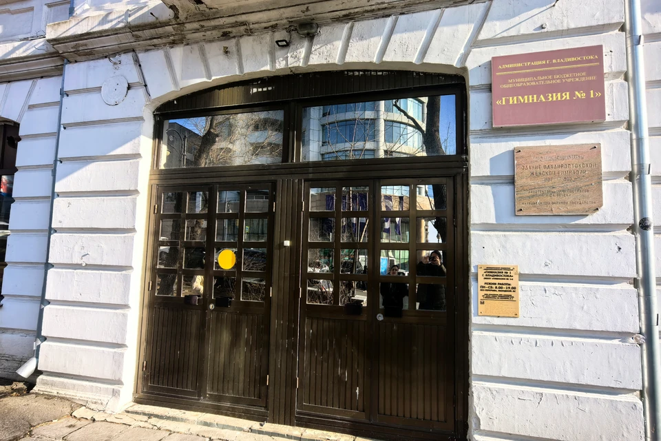 В настоящее время все обстоятельства случившегося выясняются.