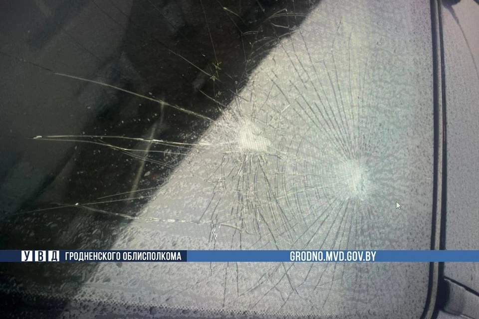 В Ошмянах пенсионер выбросил из окна бутылку и разбил чужое авто. Фото: телеграм-канал УВД Гродненского облисполкома