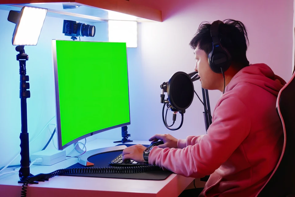 Жена призналась, что была настолько одержима неизвестным стримером, что только и думала о том, как бы отправить ему побольше денег. Фото: Supamotionstock.com/Shutterstock/Fotodom