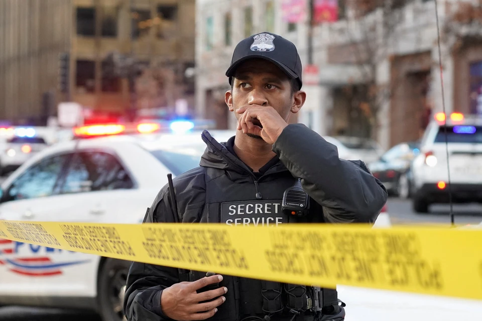 Полицейское оцепление у места стрельбы в Вашингтоне.