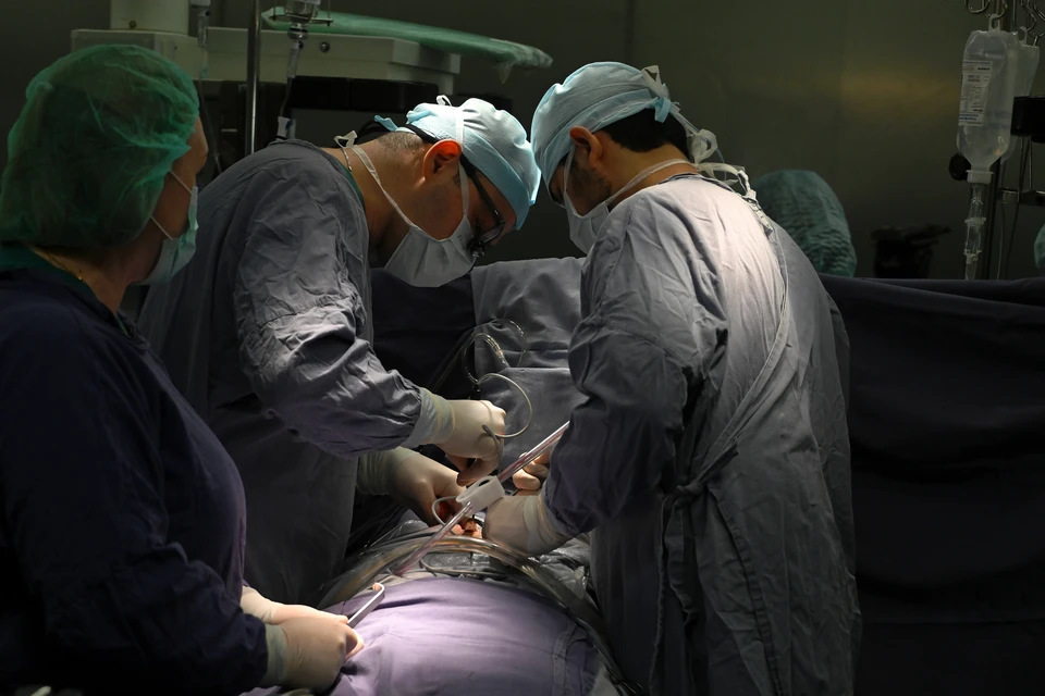 Операцию выполняли кардиохирурги Леонид Шек и Александр Иванов