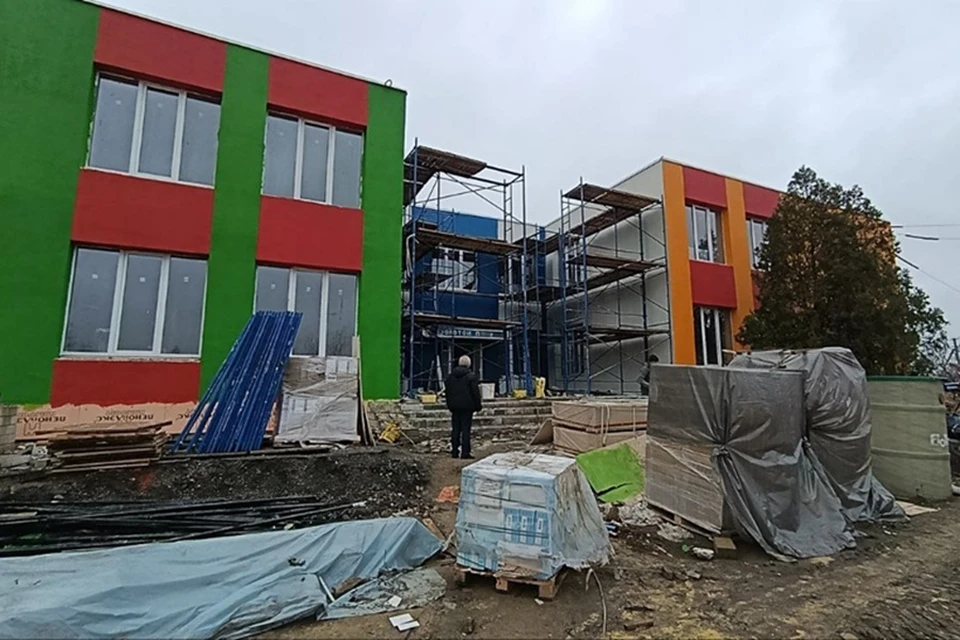 В селе Раздольное в ДНР восстанавливают школу и детский сад. Фото: Администрация Старобешево