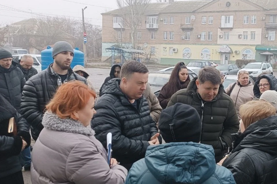 Представители власти выслушали вопросы, волнующие жителей поселка Объединенный. Фото: ТГ/Ключаров