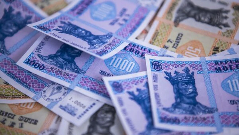 На зарплаты чиновников ПАС выделила больше денег, чем на простых людей. Фото:соцсети