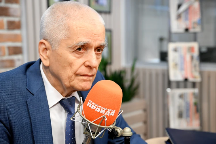 Геннадий Онищенко: Птичий грипп России не грозит, но ухо надо держать востро