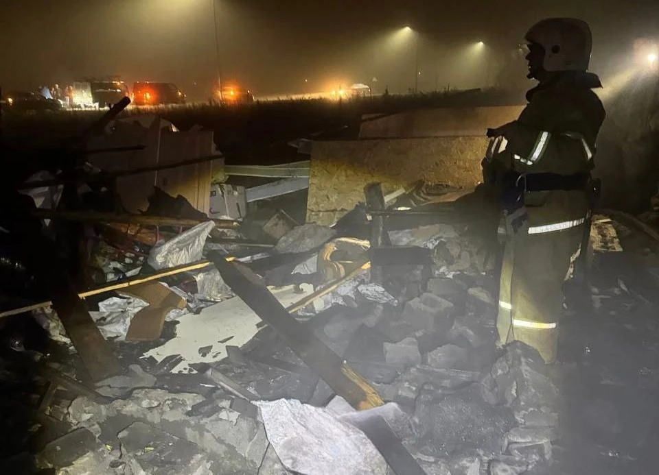 В результате детонации БПЛА загорелась хозпостройка, в доме выбиты окна