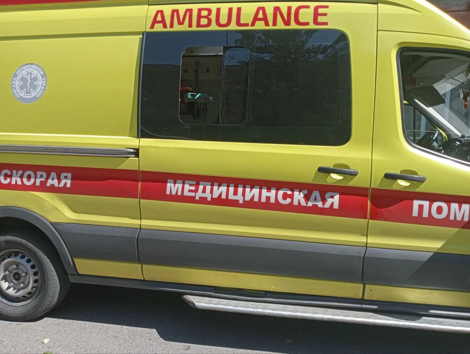Бригада "скорой" доставила пострадавшего в районную больницу