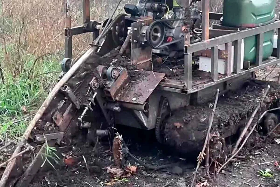 Оператор робота-траншеекопателя с позывным «Турист» может работать из укрытия.