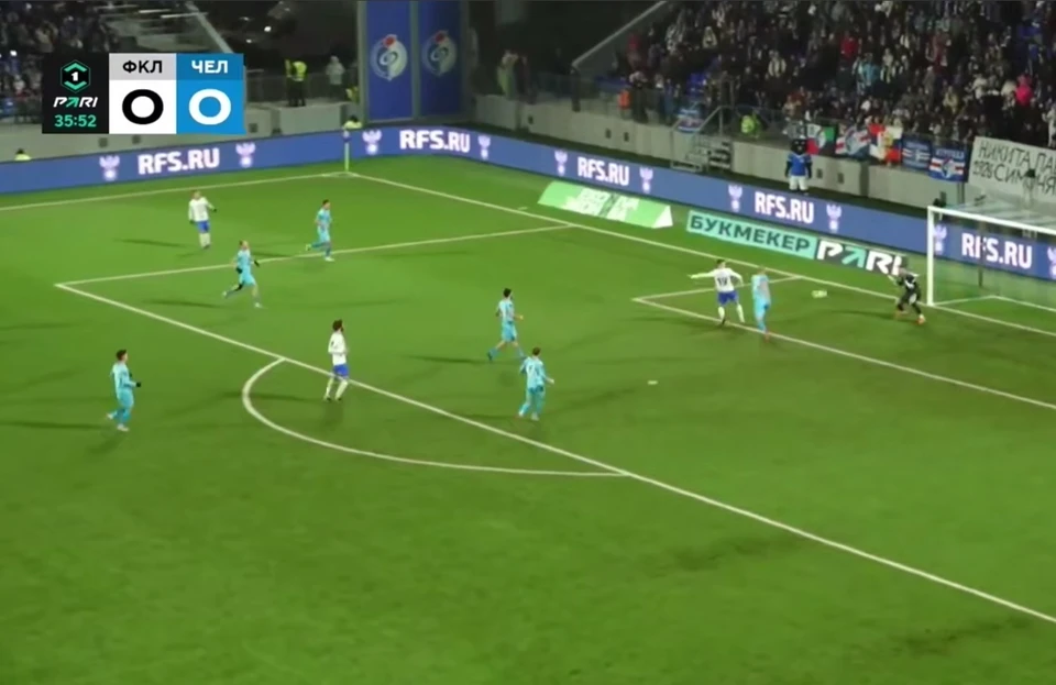 Через секунду мяч окажется в воротах "Челябинска". Скриншот видео из телеграм-канала турнира.