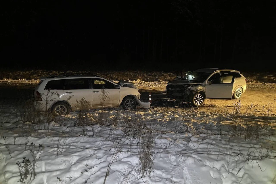 В Черемхове четыре человека пострадали в аварии из-за выезда на встречку.