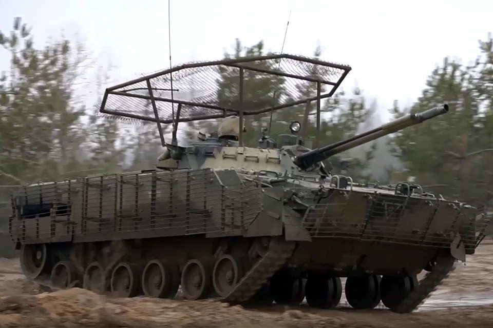 В военном ведомстве отмечают, что важное место уделяется умениям и навыкам по огневой, тактической, инженерной подготовке