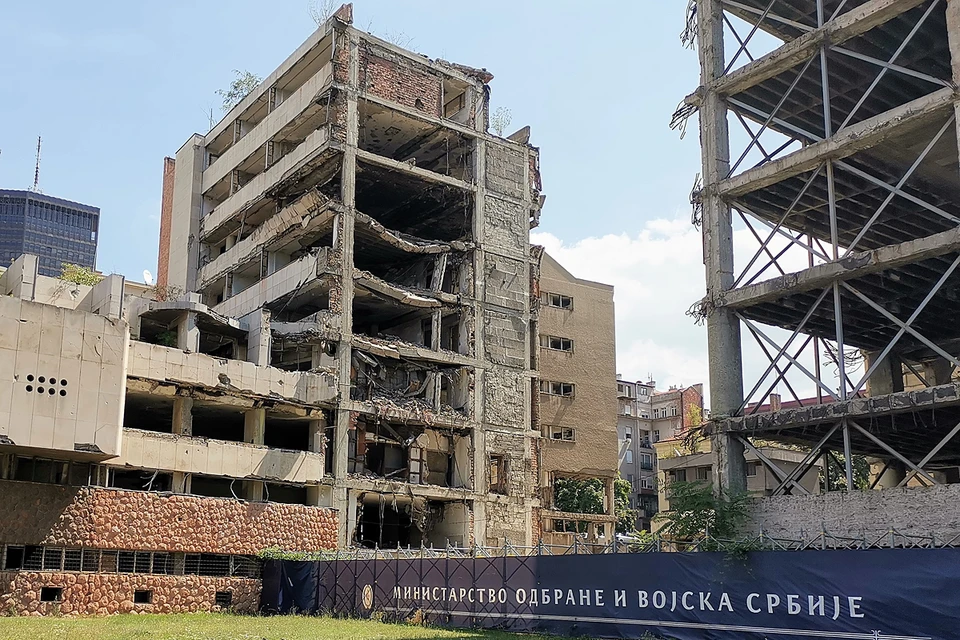 Расположенный в самом центре Белграда комплекс зданий бывшего Генштаба серьезно пострадал во время бомбардировок НАТО Югославии