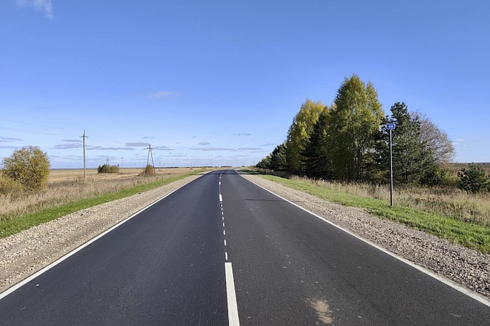 В прошлом году в рамках опережающего ремонта дорожники отремонтировали два участка в Лебяжском районе. Фото: правительство Кировской области