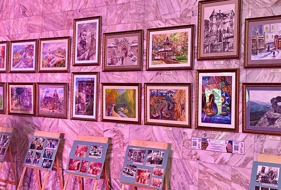 В рамках праздника состоялась выставка работ учеников. Фото: соцсети главы города.