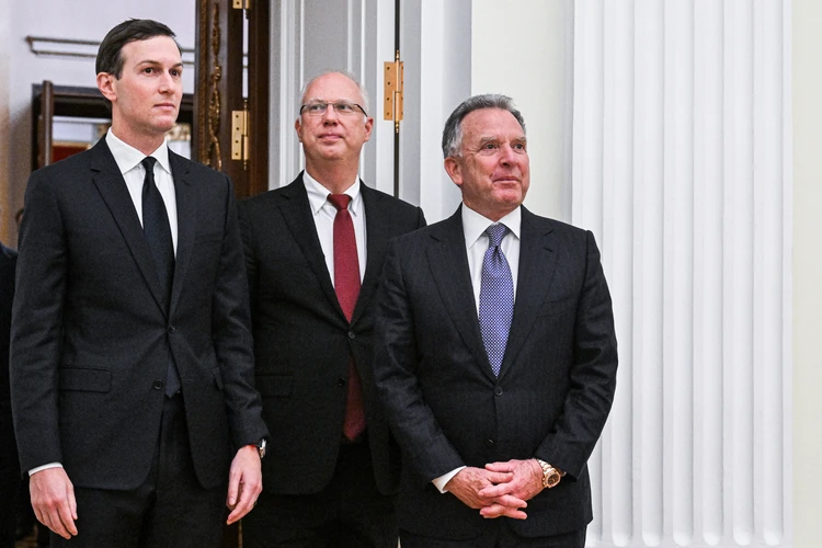 Щи с ананасами и выдержанный олень: чем накормили Уиткоффа и Кушнера в Москве перед встречей с Путиным