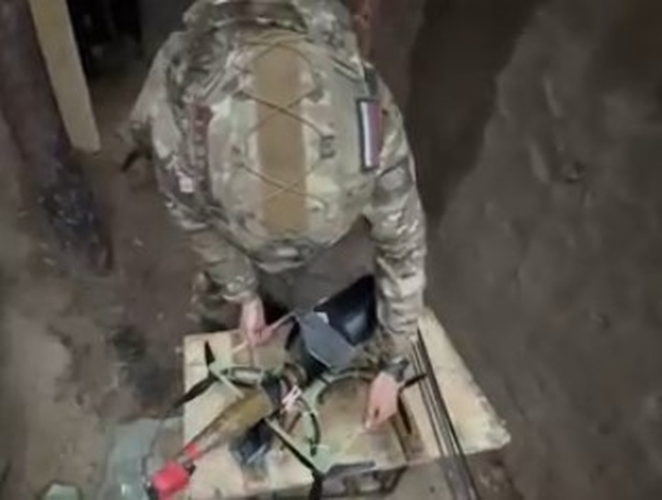 Беспилотники десантников на оптоволокне незаметно приносят все более крупные фугасы противнику