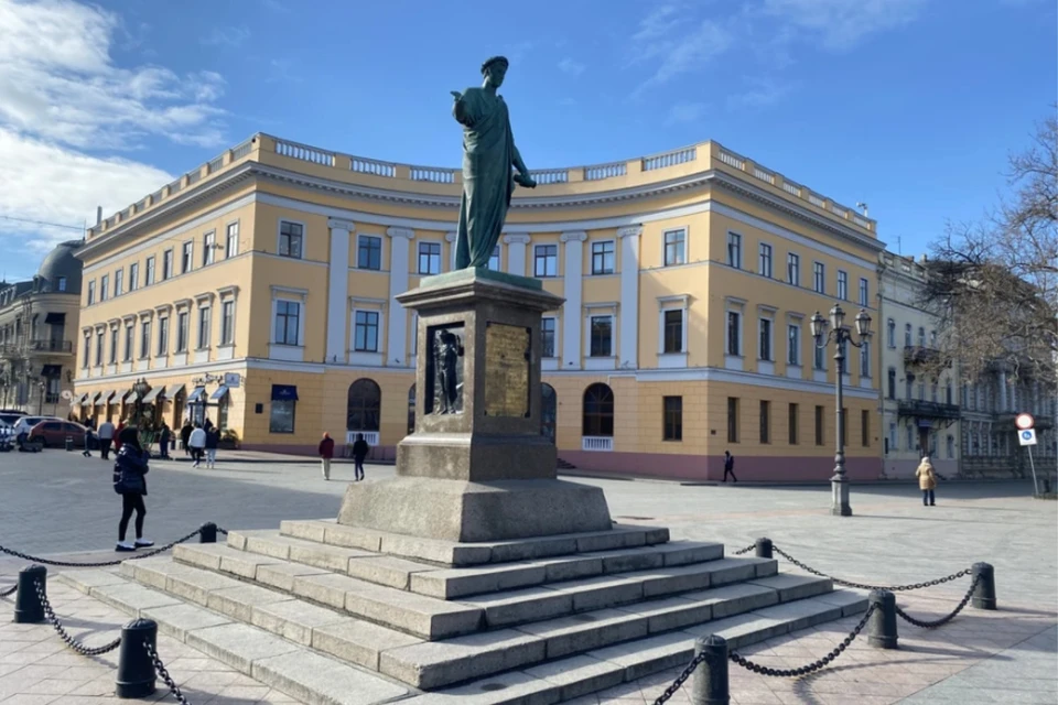 Депутат Дмитрий Певцов: Россия должна дойти до пляжей Одессы