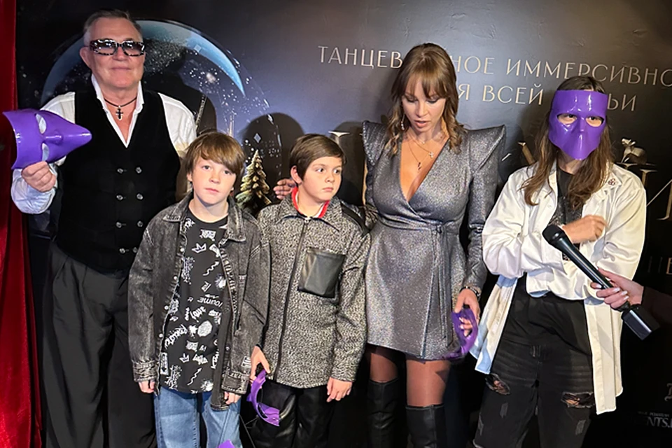 Полина и Дмитрий Дибровы с детьми