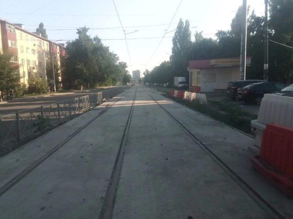 Большая часть трамвайных путей в городе уже давно пустует