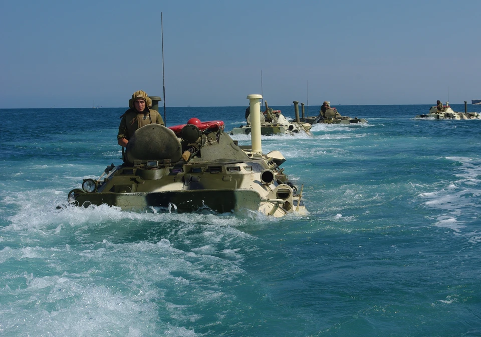 Морпех всегда в первых рядах героев. Фото: газета «Флаг Родины»