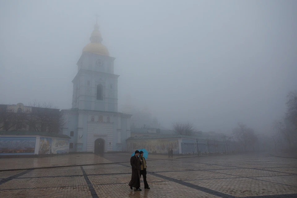 Утренний туман на Михайловской площади, Киев