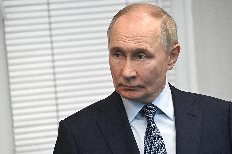 Владимир Путин возложил венок к мемориалу Ганди в Нью-Дели