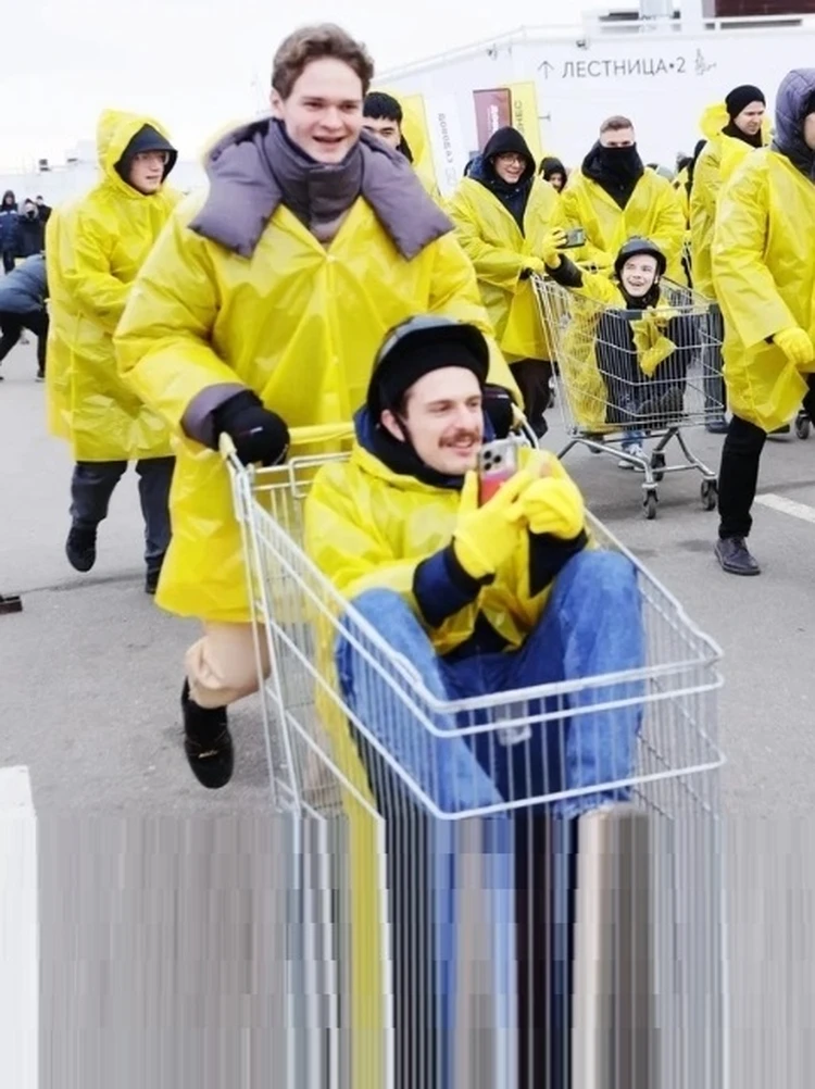 Самый массовый заезд на продуктовых тележках