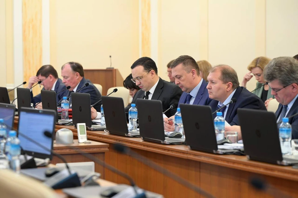 Важные инициативы обсудили во время очередного заседания регионального правительства. Фото: канал Дениса Паслера в Max