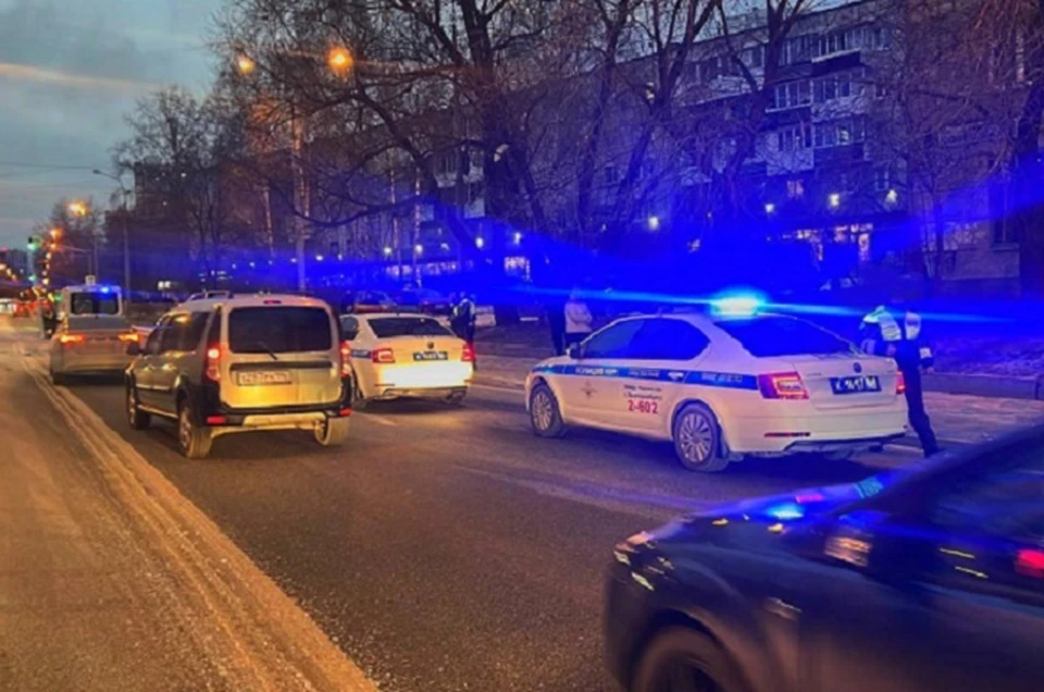 На месте смертельной аварии образовалась пробка. Фото: Госавтоинспекция Екатеринбурга