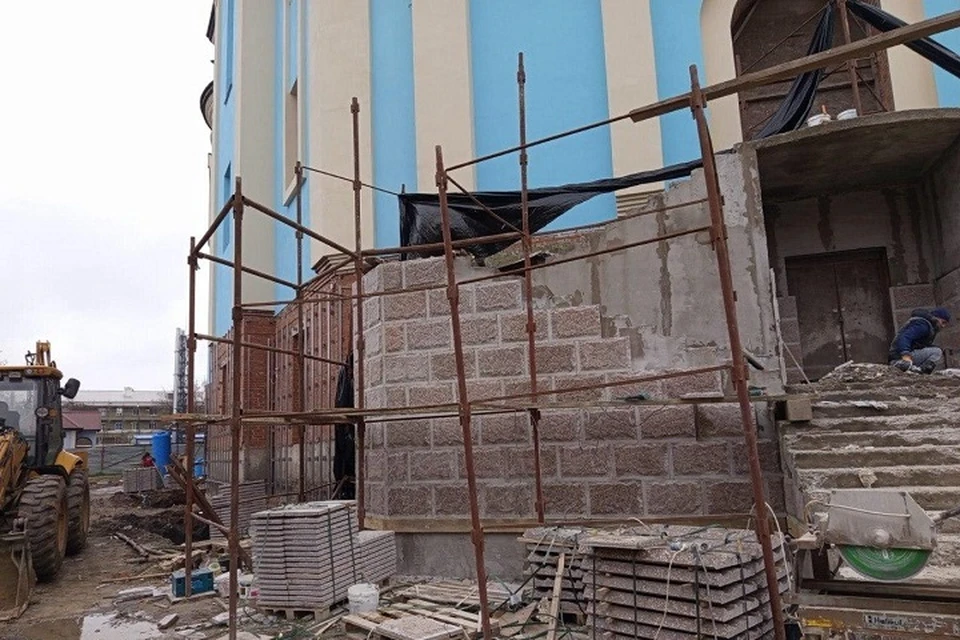 Петербург завершает ремонт фасада Собора Покрова Божьей Матери в Мариуполе. Фото: АГО Мариуполь