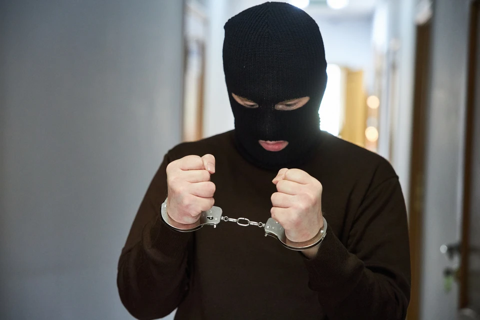 ФСБ раскрыла в Москве канал, легализовавший более 53 000 мигрантов