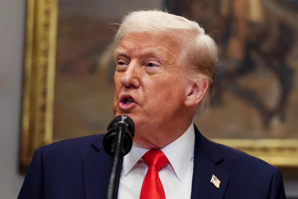 Трамп отчитал журналистку за работу на CNN.