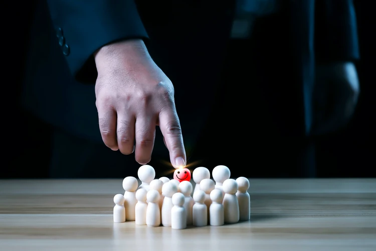 Как работают конформизм и инстинкт толпы: почему управлять массами проще, чем отдельно взятым человеком