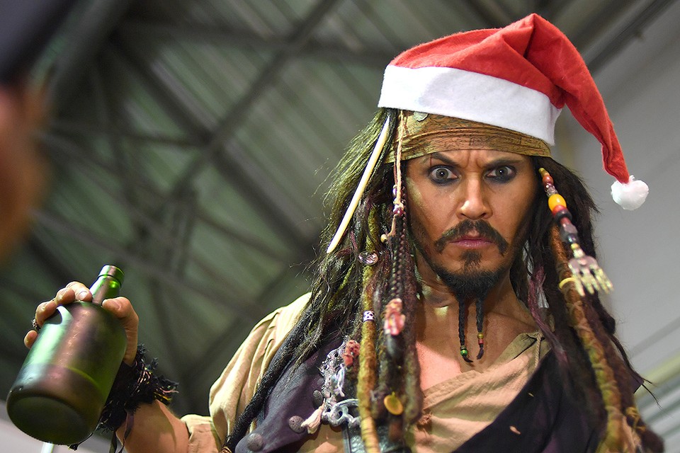 На Деда Мороза надейся, а с мошенниками не плошай: топ-10 популярных предновогодних схем обмана россиян